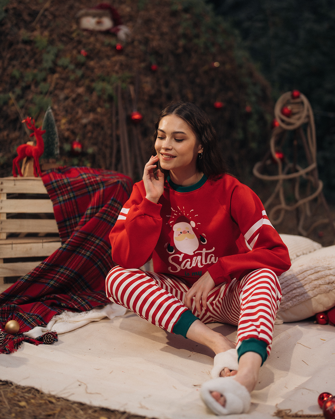Santa is my holiday alarm بيجامة حريمي كريسماس
