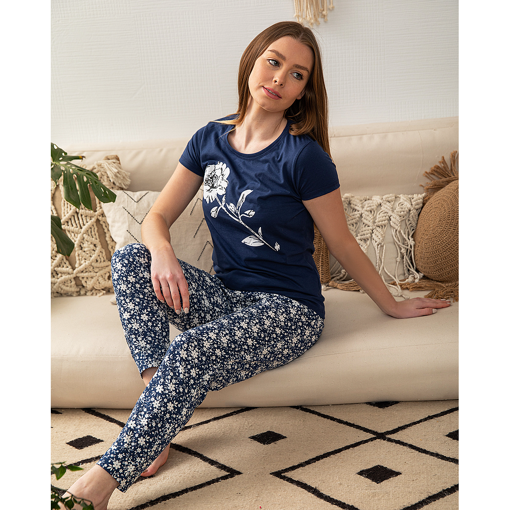 Women's pajamas rose on the chest