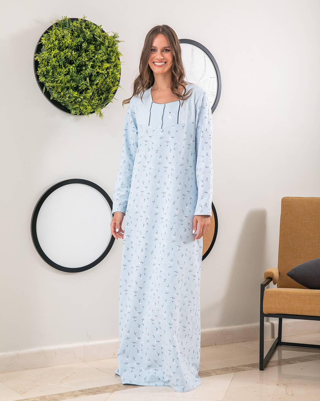 flower Women's nightgown with embroidered lace sleeves