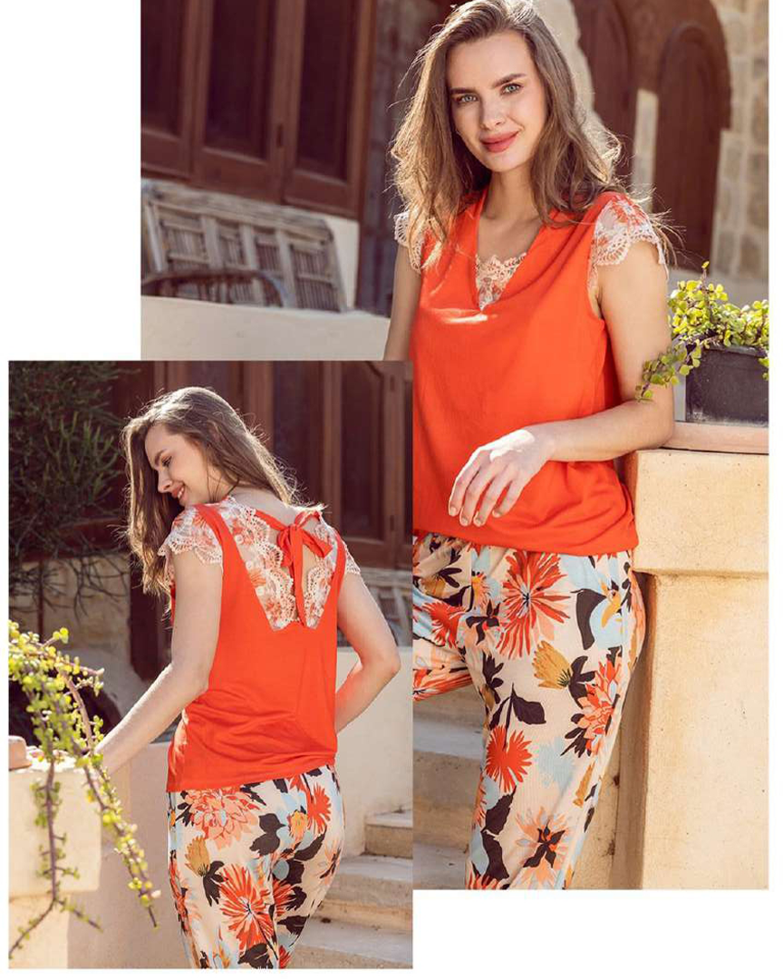 Plain women's pajamas with lace back and floral trousers
