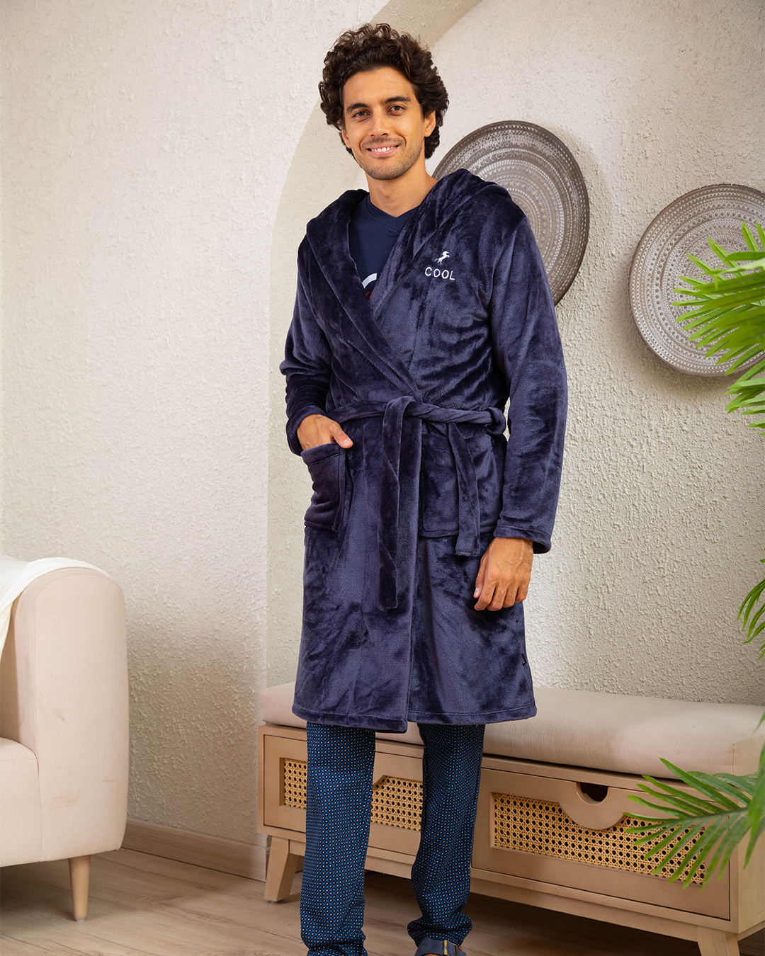 Men's Robe Cool Embroidered Polar Shawl