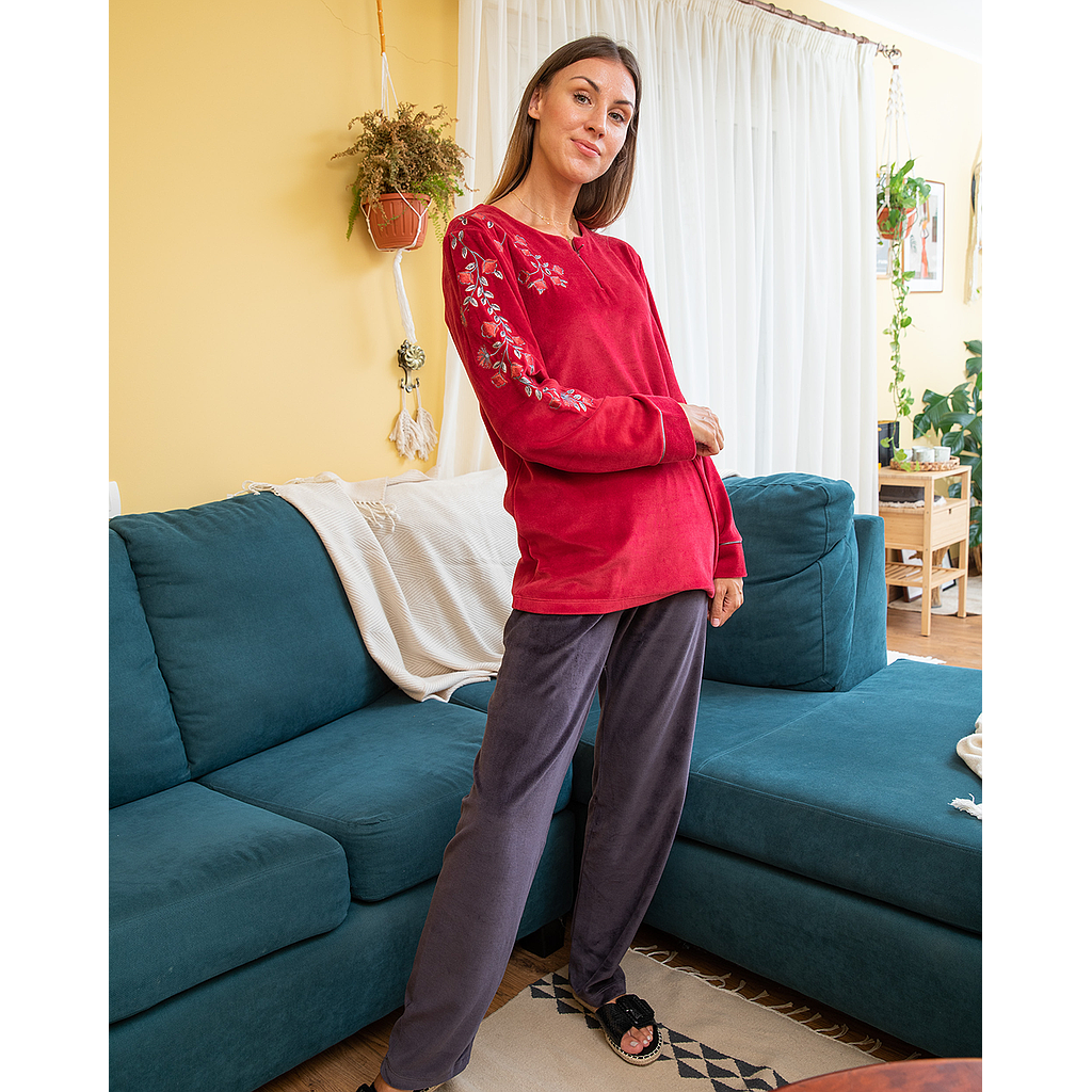 Women's pajamas, velvet, with an embroidered zipper, and flowers on the chest