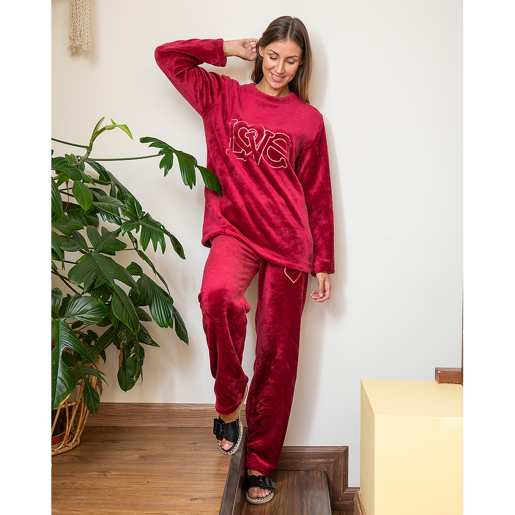 Love women's pajamas embroidered with a polar heart